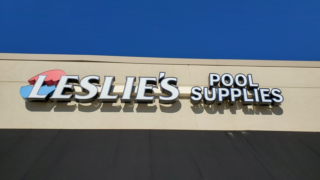 Leslie's