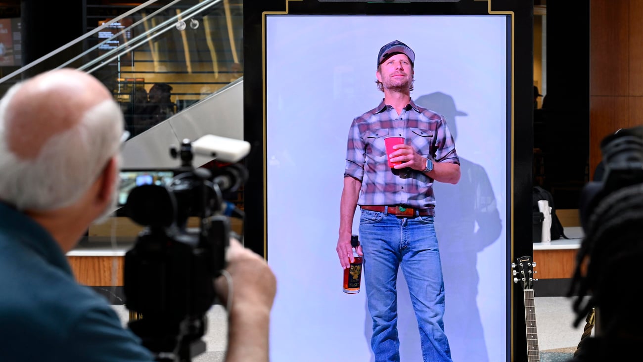 Dierks Bentley Row 94 hologram