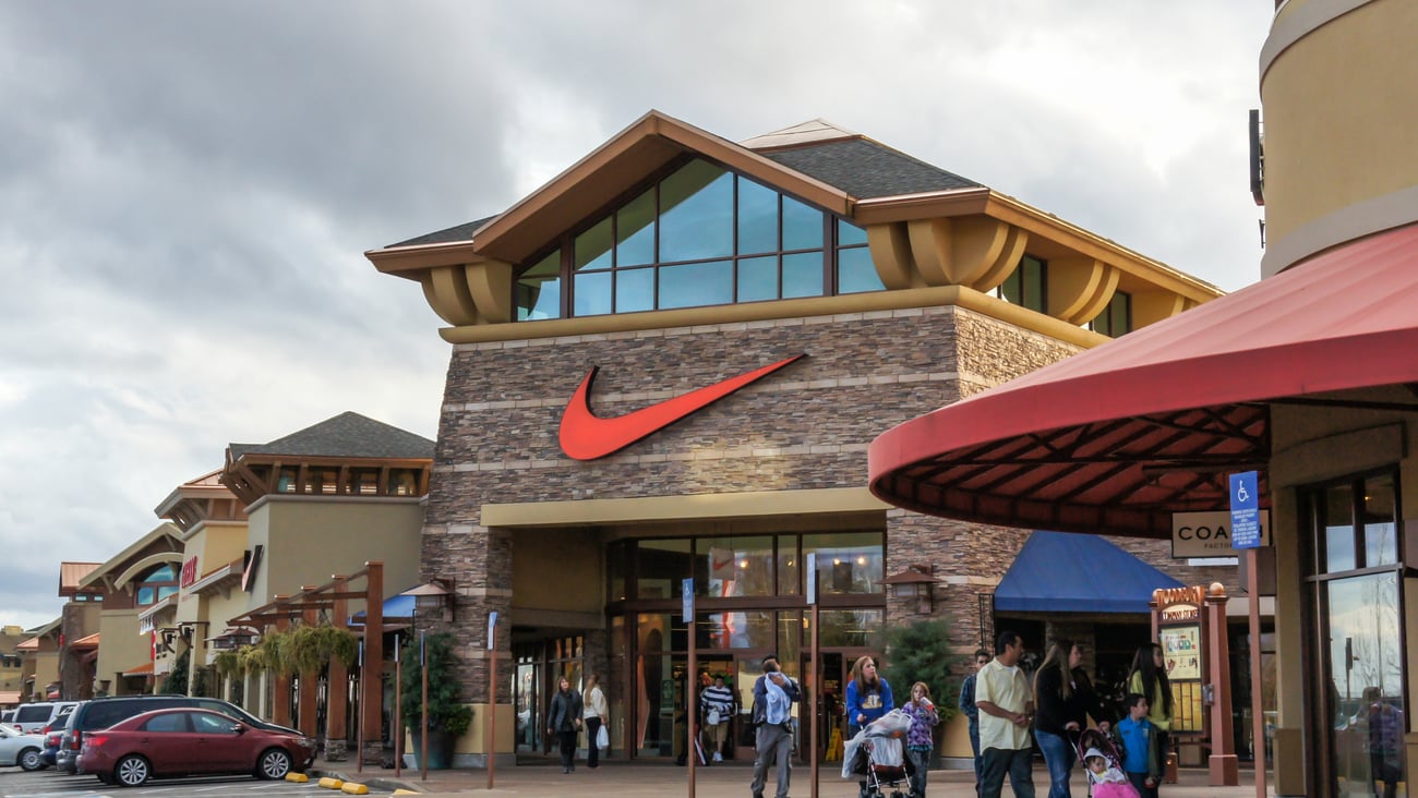 outlet center - NIKE