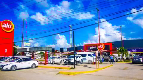Super Aki parking lot (Photo: Arkadij Schell)