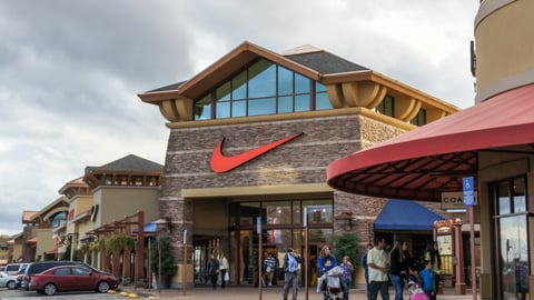 outlet center - NIKE