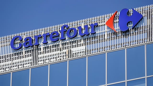 Carrefour pilots connected store format