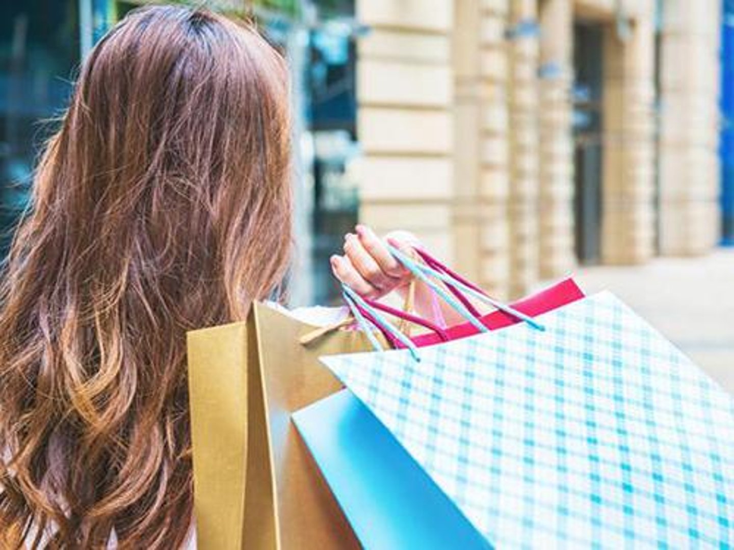 shopper with bags