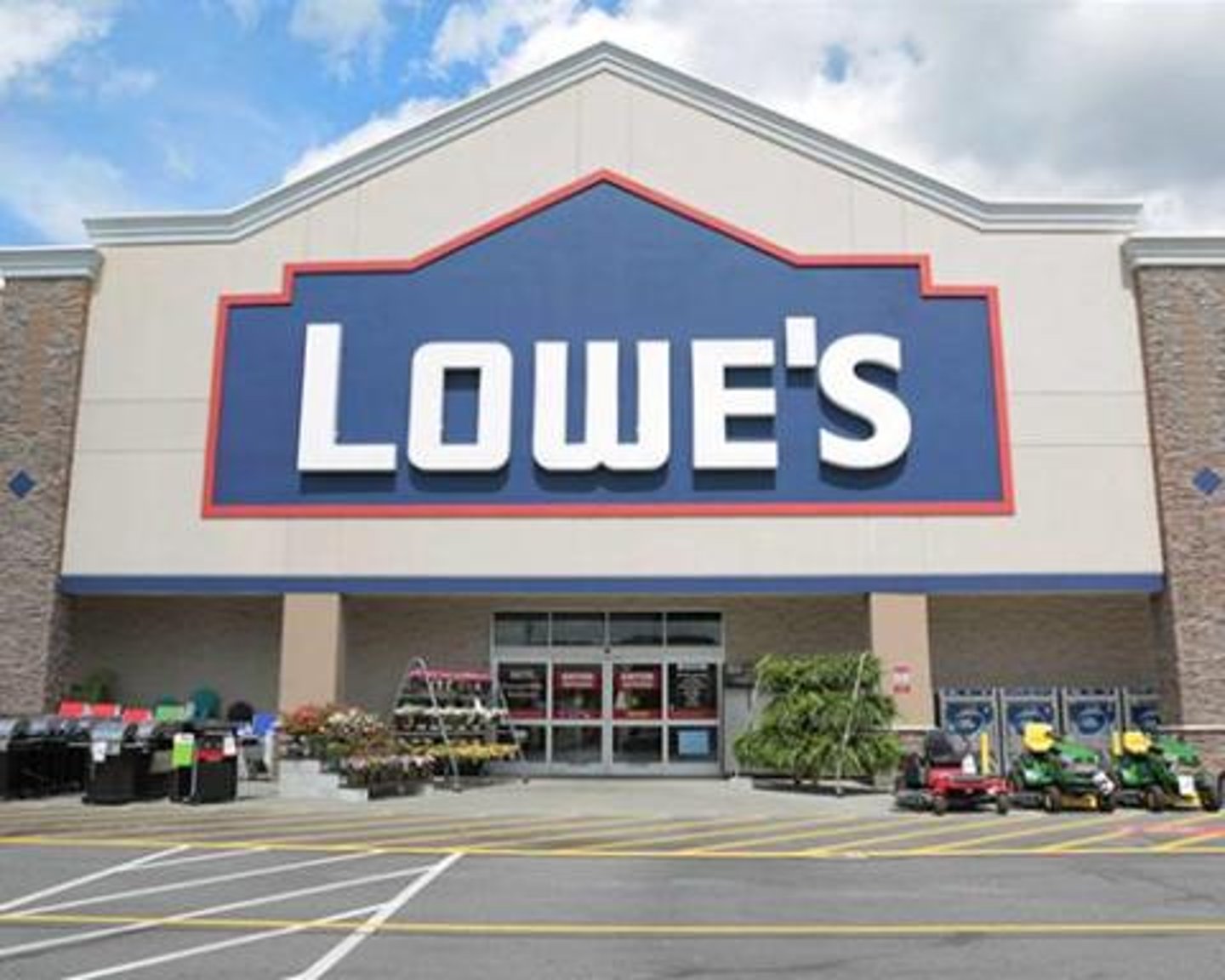 Lowe’s is rolling out a rural shop-in-shop concept in 300 locations. 