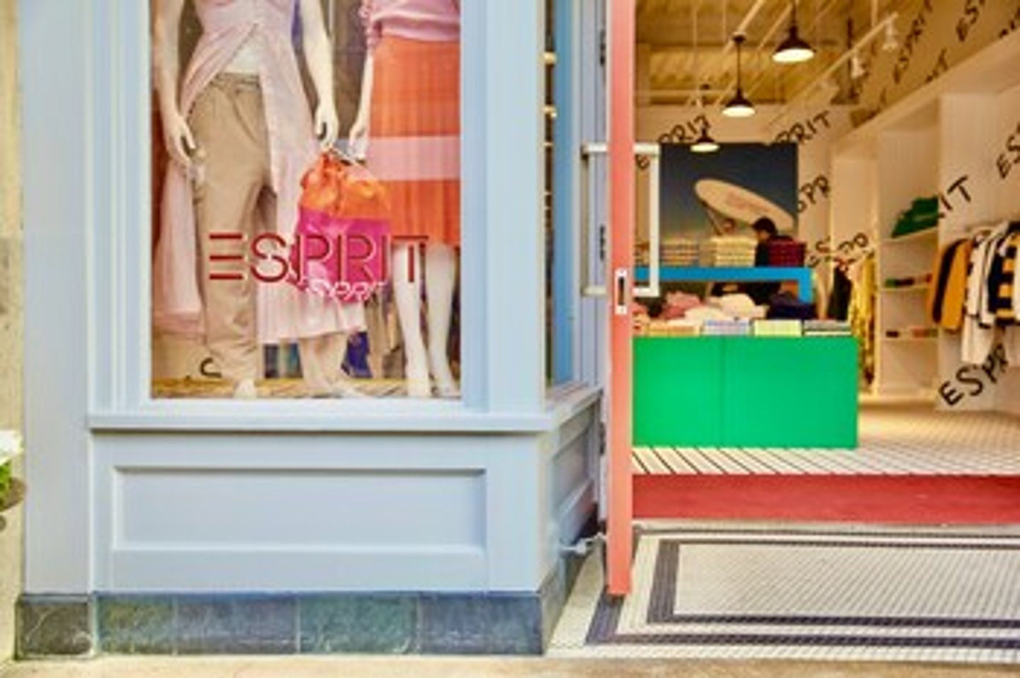 Esprit has opened a pop-up at The Grove in Los Angeles. (Photo: Robert Masterson/courtesy of Esprit) 