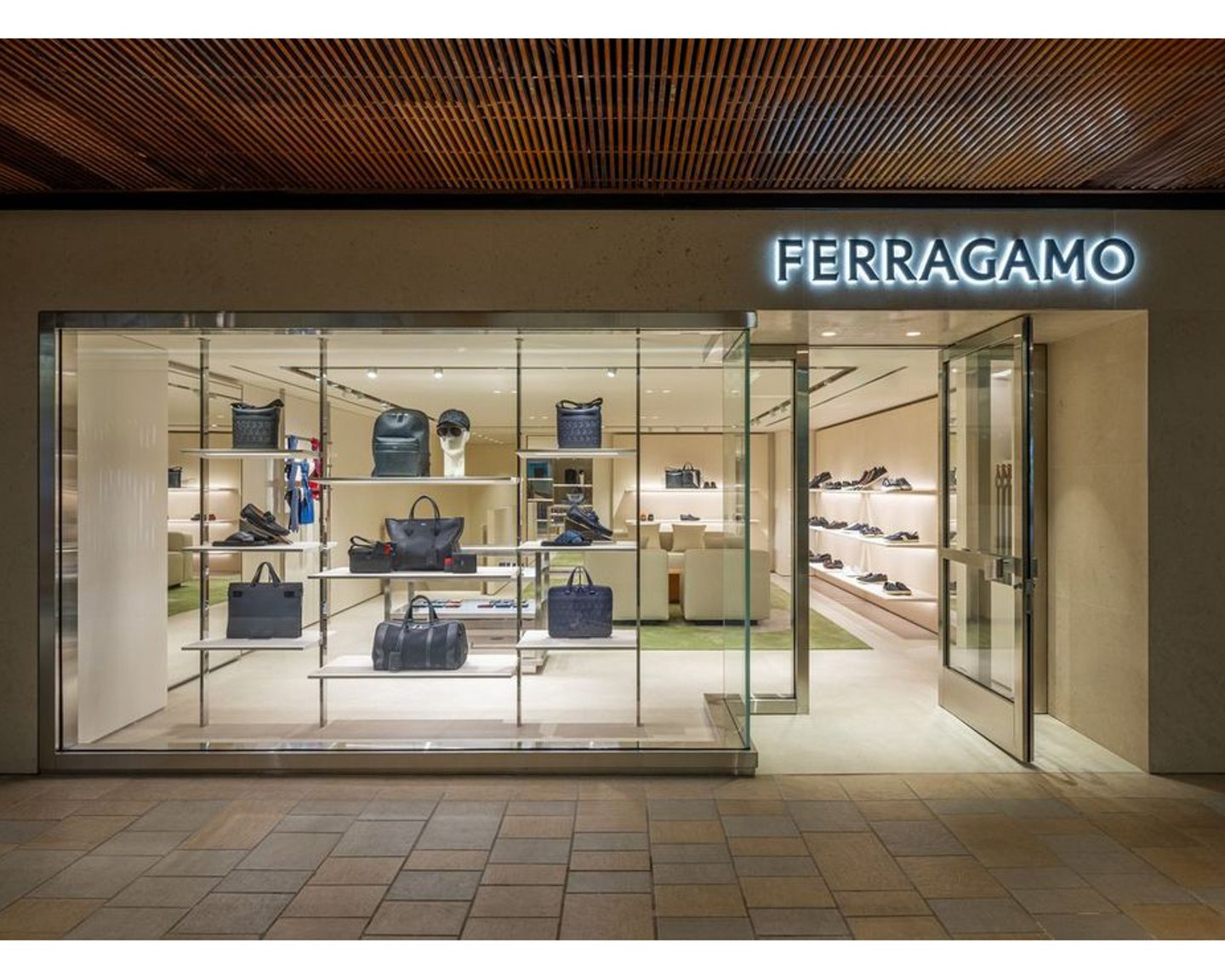 Ferragamo Royal Hawaiian Center
