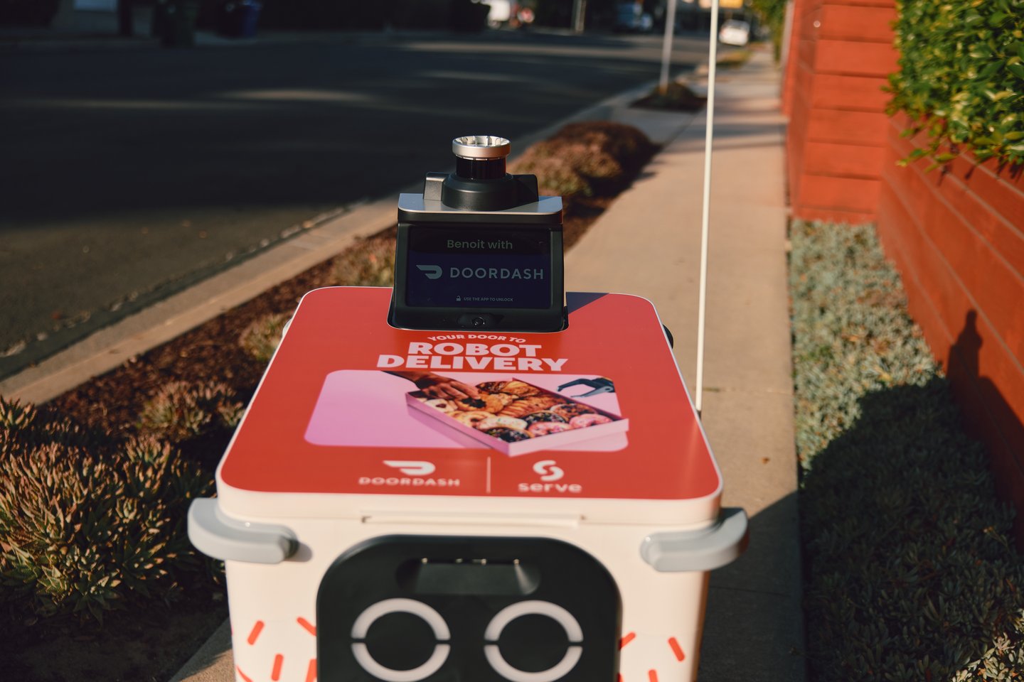 DoorDash - Serve Robotics