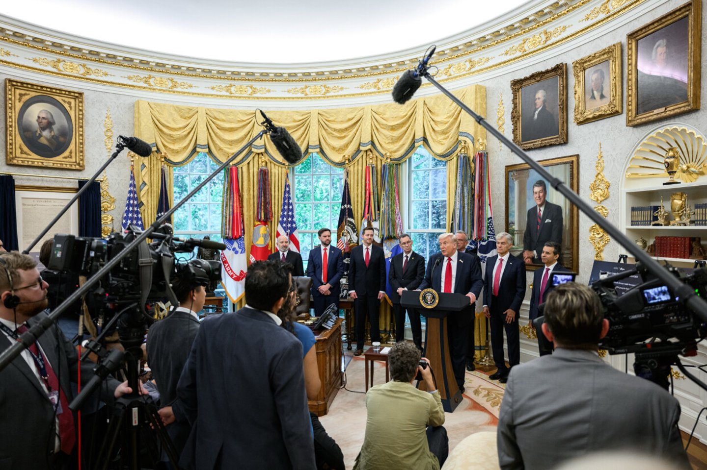Trump signs Pfizer agreement