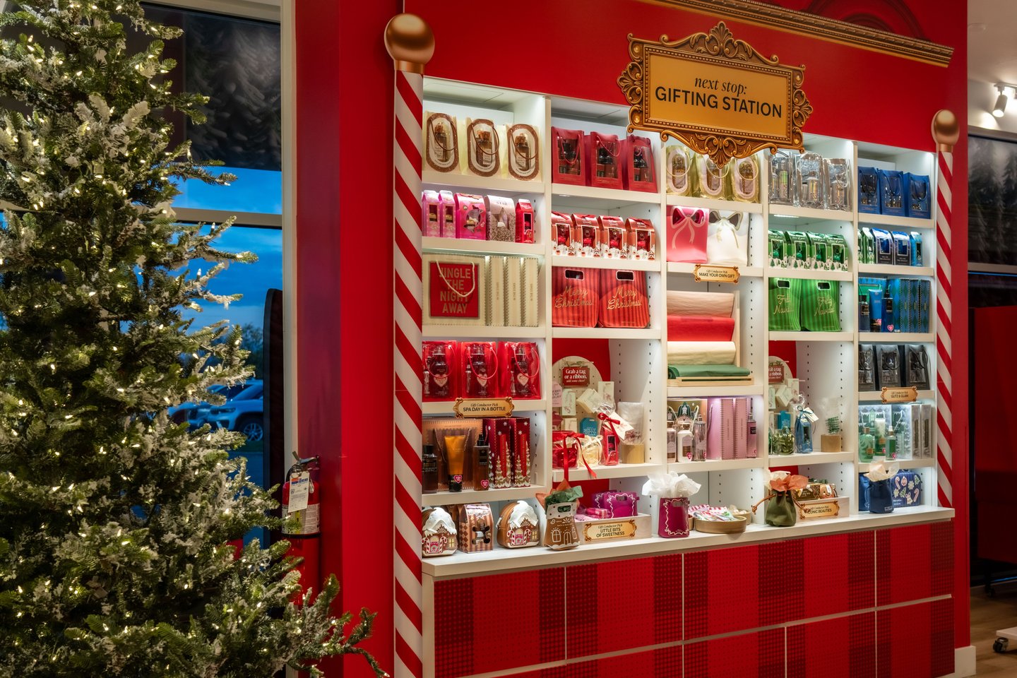 Bath & Body Works is debuting gifting destination walls in its stores.