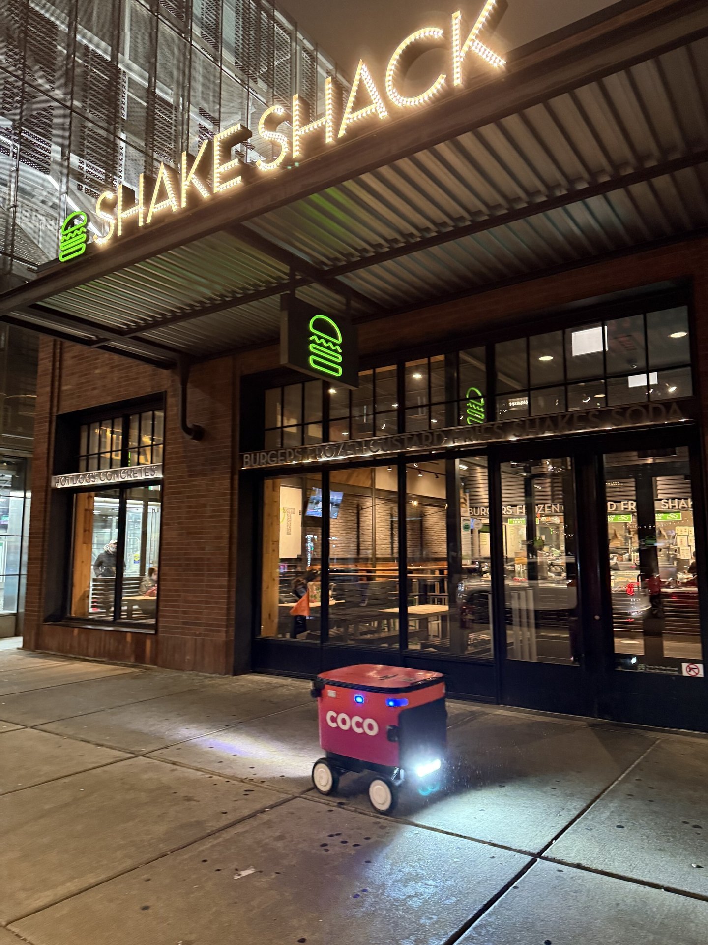 Shake Shack Coco delivery robot