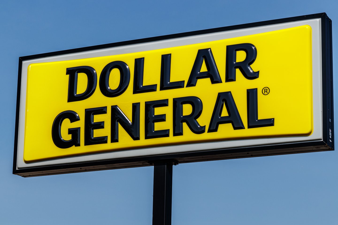 Dollar General sign