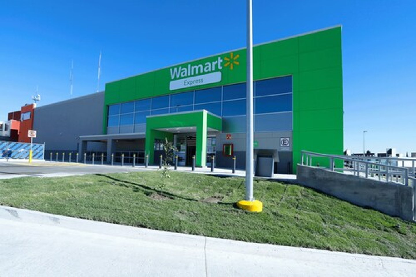 Walmart Express Mexico (PRNewsfoto/Vusion)
