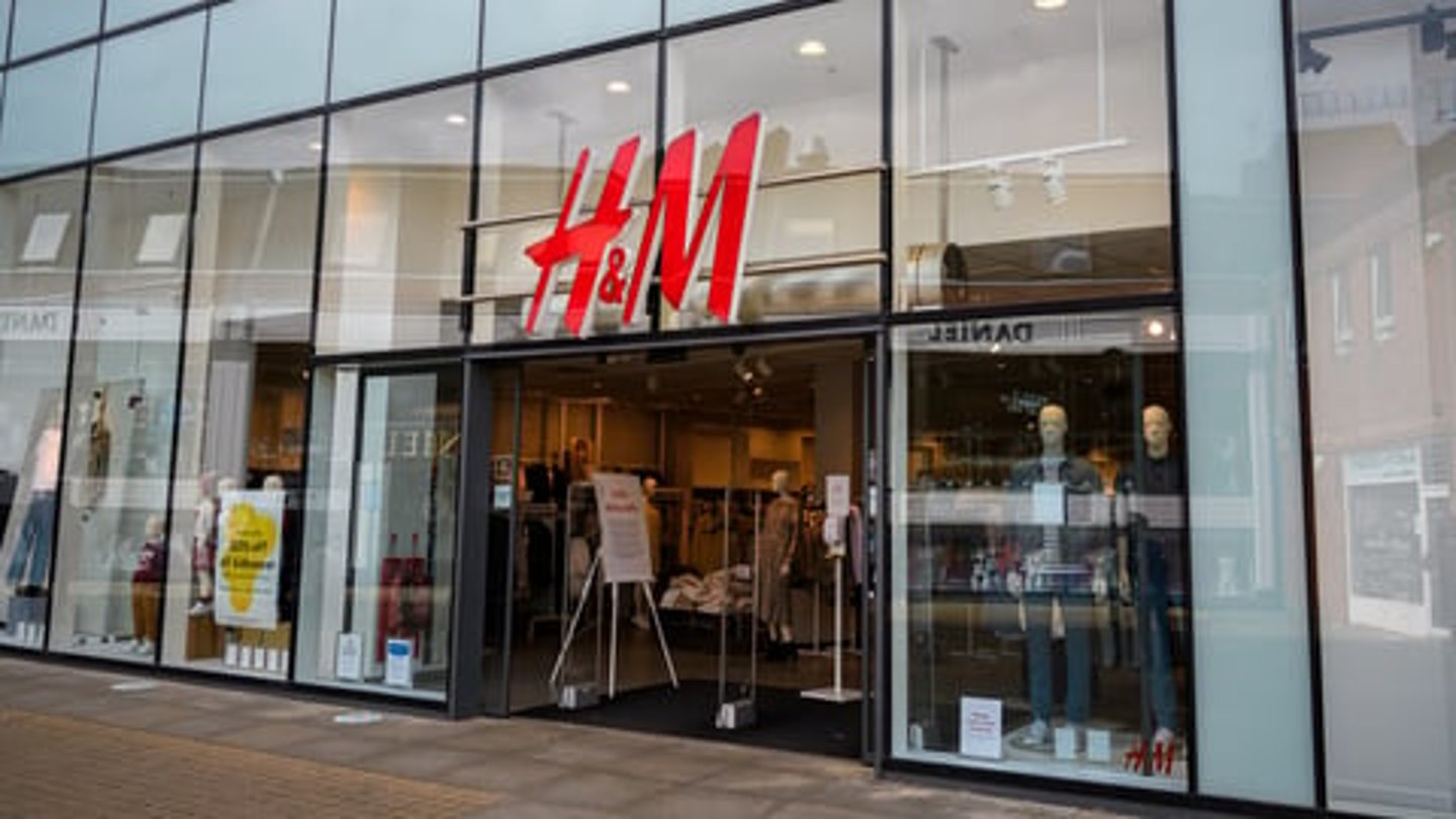 H&M storefront