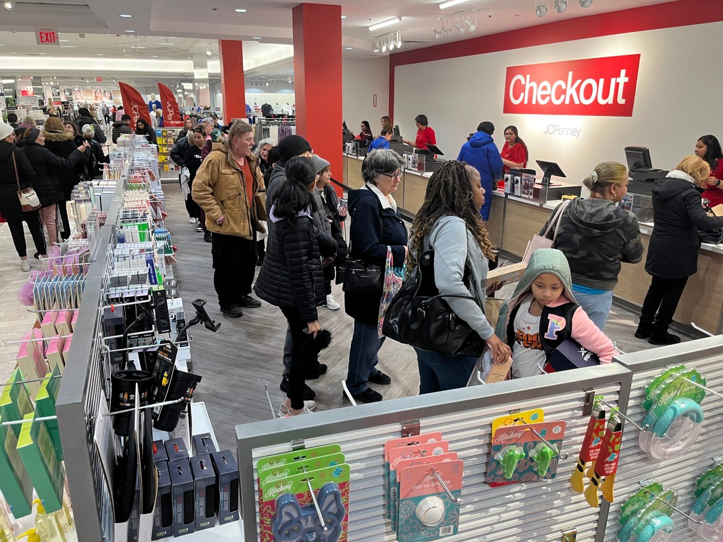 JCPenney Willowbrook crowd