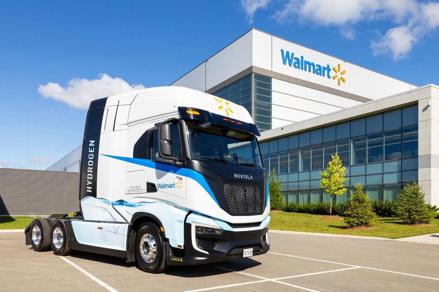 Walmart Canada hydrogen fuel truck