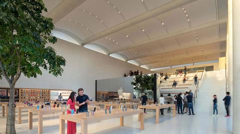 First Look: Apple store turns up the heat in Miami