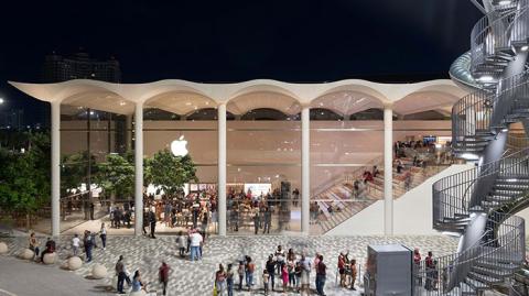 First Look: Apple store turns up the heat in Miami