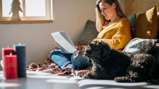 woman shopping online