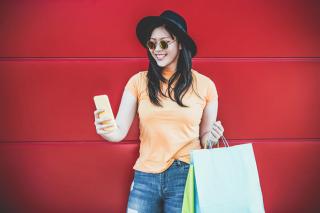 woman shopper with phone