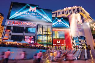 Even without a casino, the Miracle Mile Shops stay busy on the