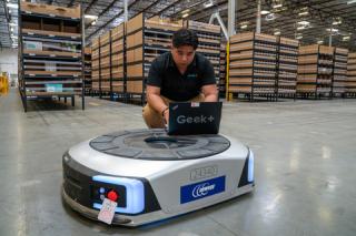 Newegg Geek+ robot